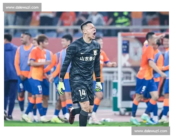 基莱斯 10 球领跑射手榜！单挑泰山防线爆射制胜，王大雷望球兴叹