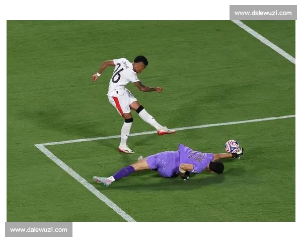 布努创世俱杯扑救纪录，一夫当关媲美群星