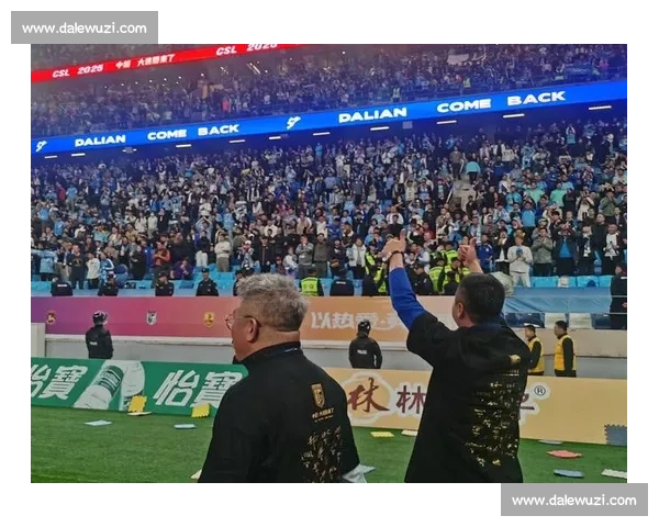 恩怨重逢！梭鱼湾球迷赛前另类 “问候” 前恒大门将霍深坪