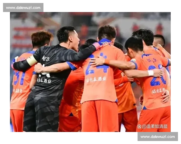 国安击败西海岸追平申花登顶，争冠形势白热化