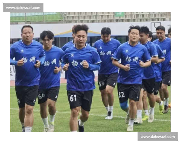 扬州企业家驾机飞越苏超赛场 5 架国产飞机编队空中助威